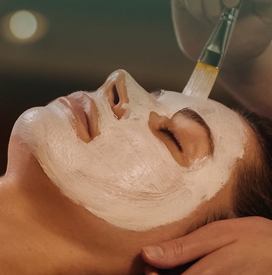 Tratamiento facial en AURA Spa